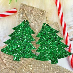 ❤️NWT BOUTIQUE * CHRISTMAS TREE GREEN GLITTER FASHION EARRINGS*
